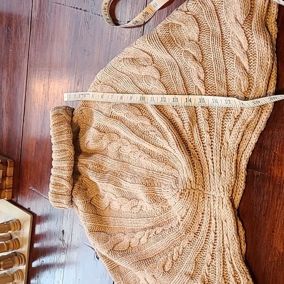 Like new turtle neck cape/poncho. Made in Italy - Picture 8 of 9